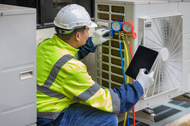 Professional Hvac technician working in Townsend, DE